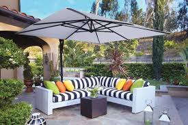 cantilever-patio-umbrella